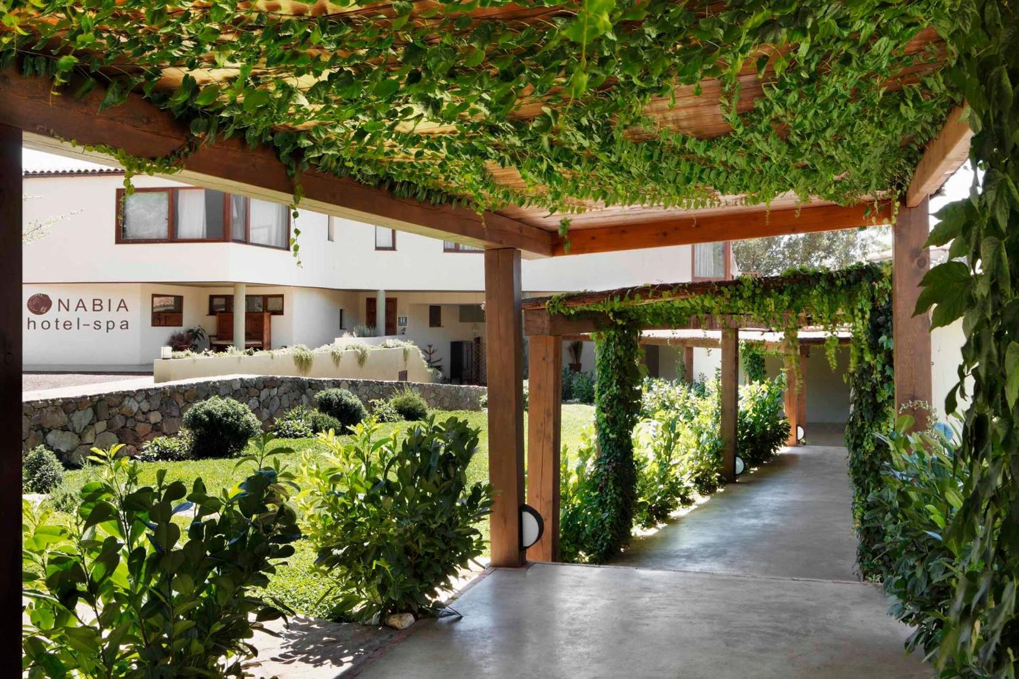 Hotel Nabia Candeleda Exterior photo
