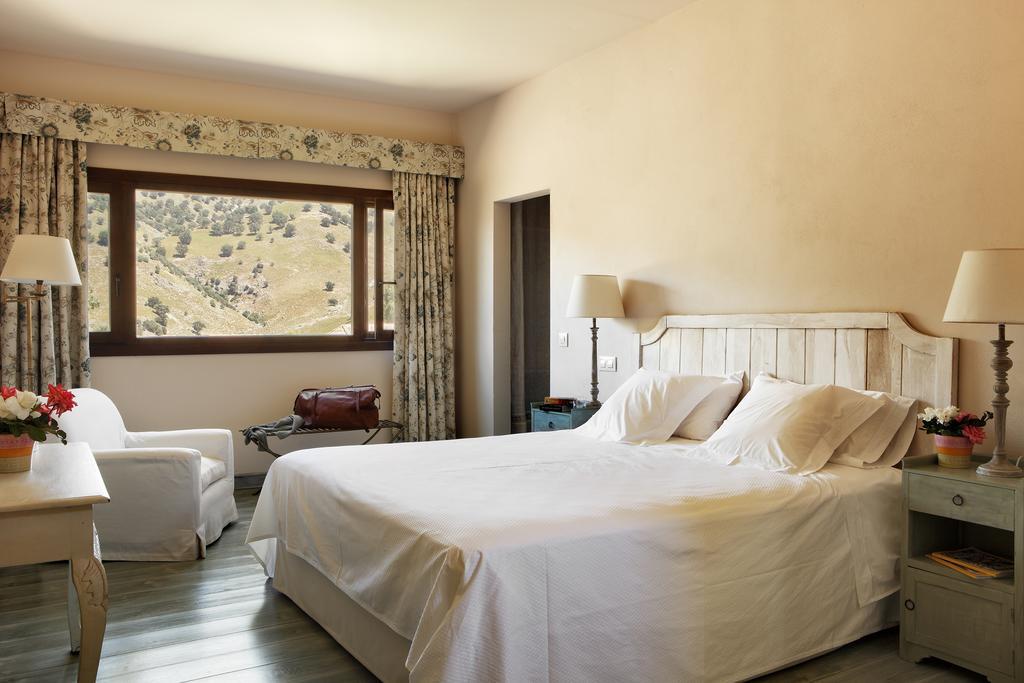 Hotel Nabia Candeleda Exterior photo