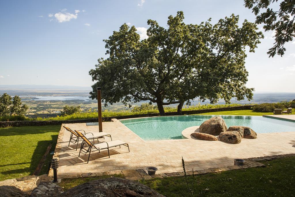 Hotel Nabia Candeleda Exterior photo